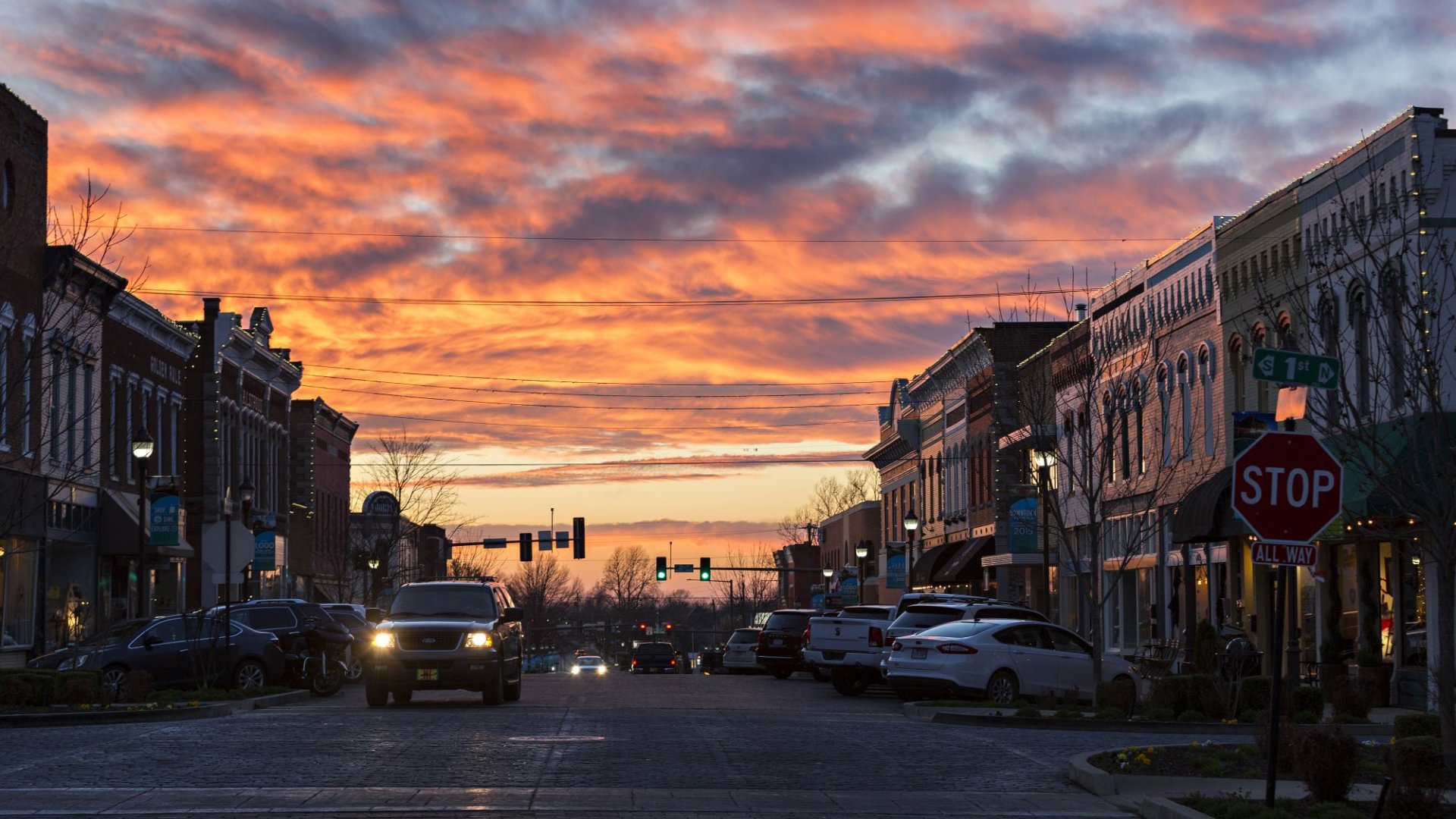 Sumber: https://www.inc.com/dustin-mckissen/small-town-entrepreneurs-need-big-city-broadband.html