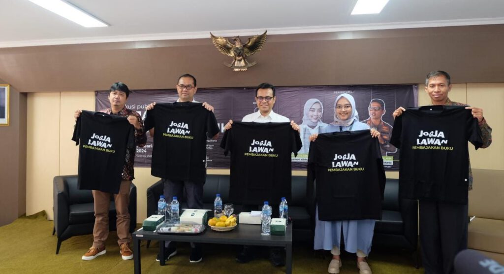 Para narasumber dalam Deklarasi Anti Buku Bajakan