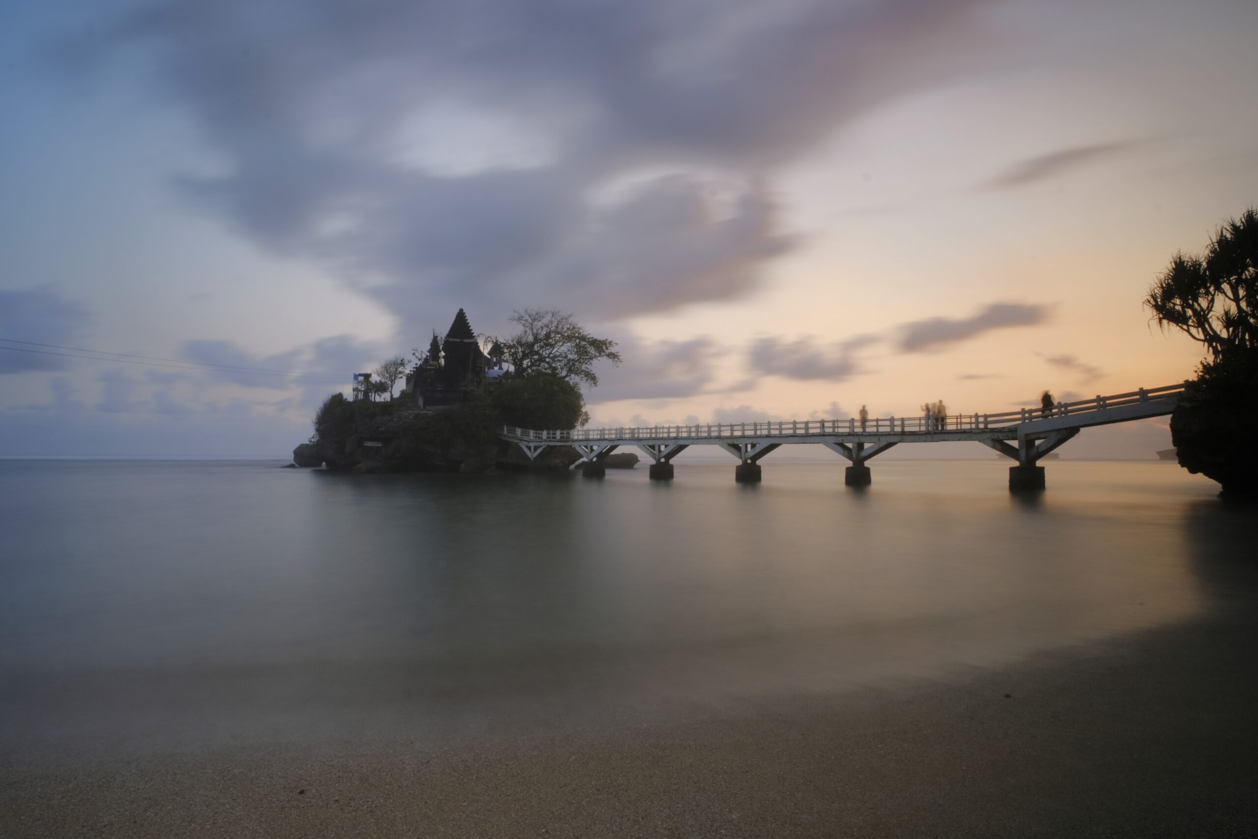 Ilustrasi Istri Sempurna dan Ketidaksempurnaan Lelaki Abdillah Danny Suku Sastra