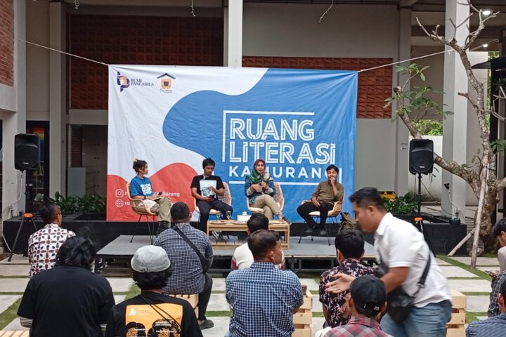 Perjamuan Pram dan Perempuan di Meja Warteg.