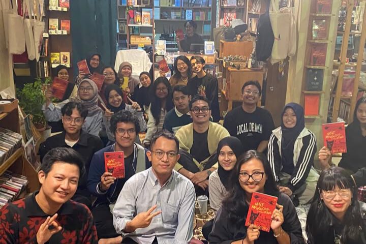 Kredit: Buku Akik.