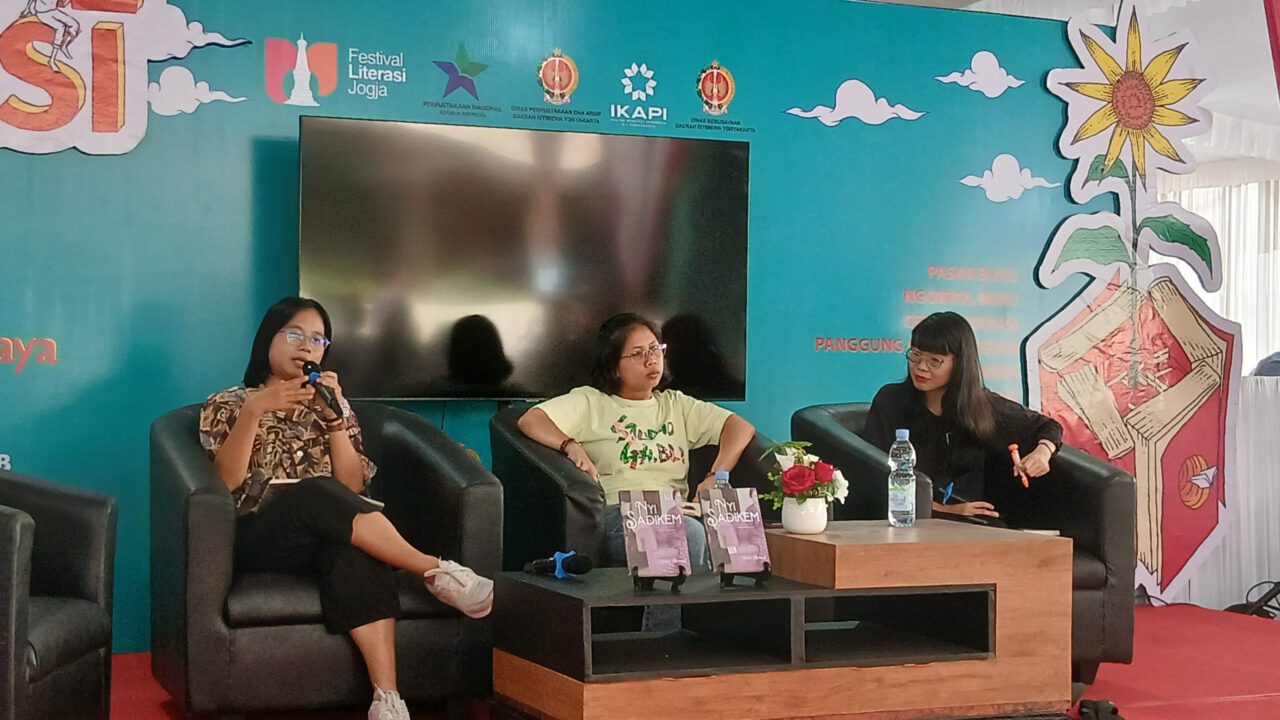 Diskusi buku novel Nyi Sadikem karya Artie Ahmad, Festival Literasi Yogyakarta, DPAD, Jumat, 11 Juli 2023.