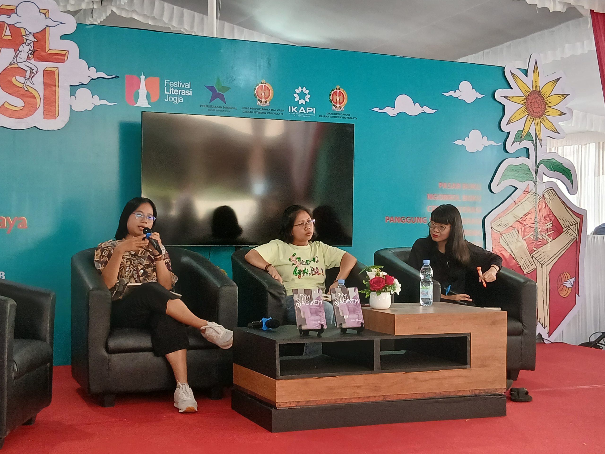 Diskusi buku novel Nyi Sadikem karya Artie Ahmad, Festival Literasi Yogyakarta, DPAD, Jumat, 11 Juli 2023.
