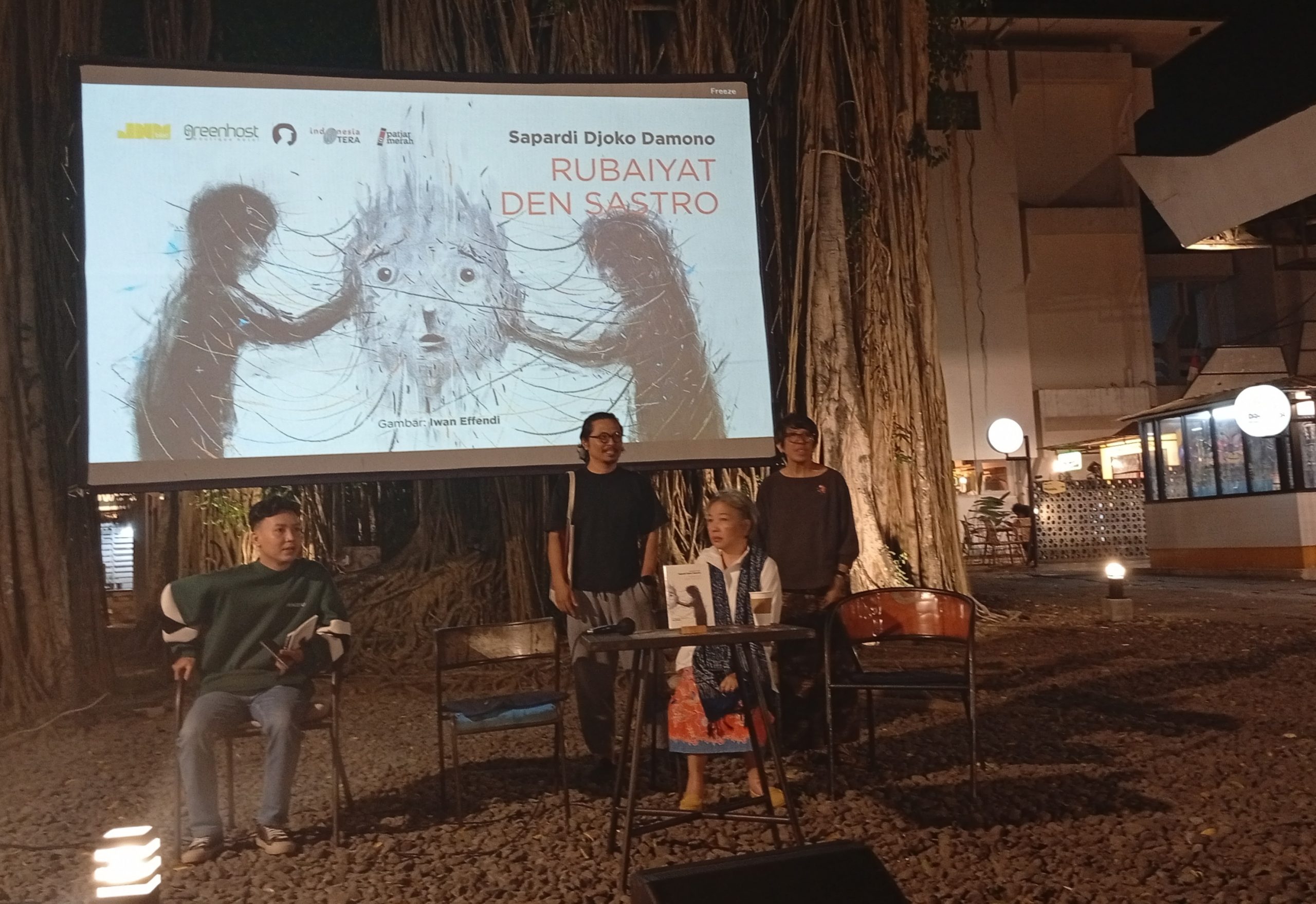 Sapardi dan Rubaiyat dalam Koper.