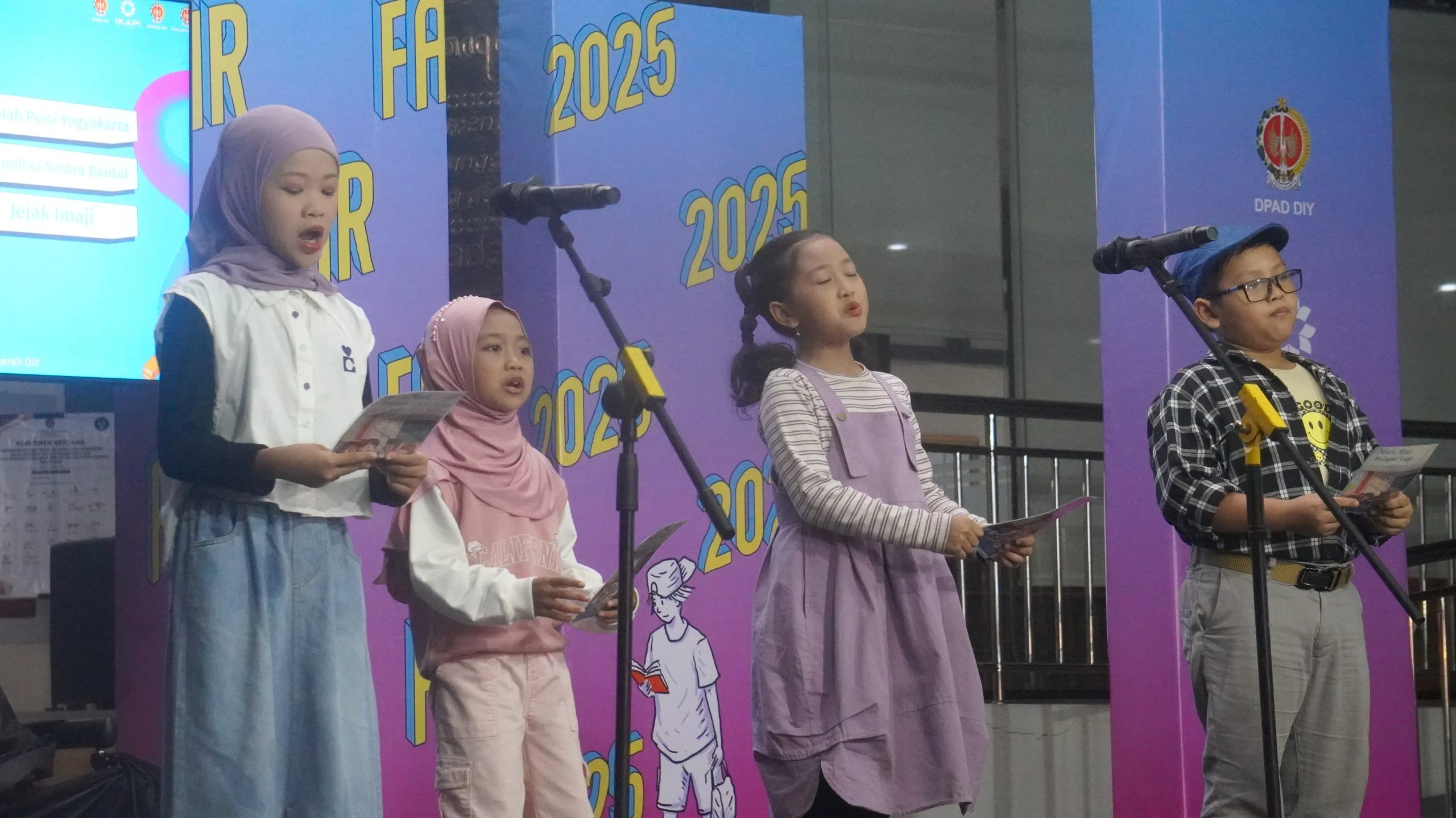 Bagaimana Mengalami Puisi dan Pertanyaan Lain yang Mesti Dijawab Sendiri