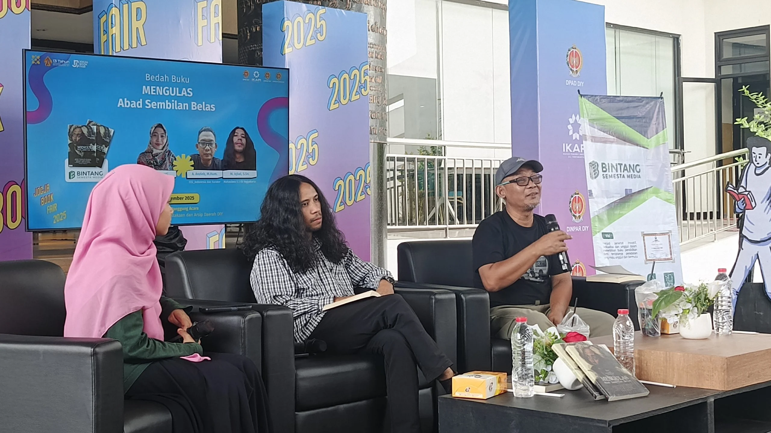 Catatan Kecil tentang Mengulas Abad Sembilan Belas