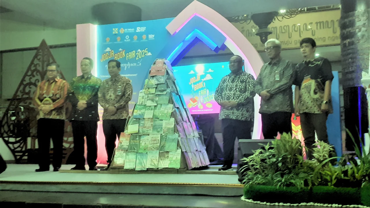 LIPUTAN-1.-PEMBUKAAN-JBF-2025