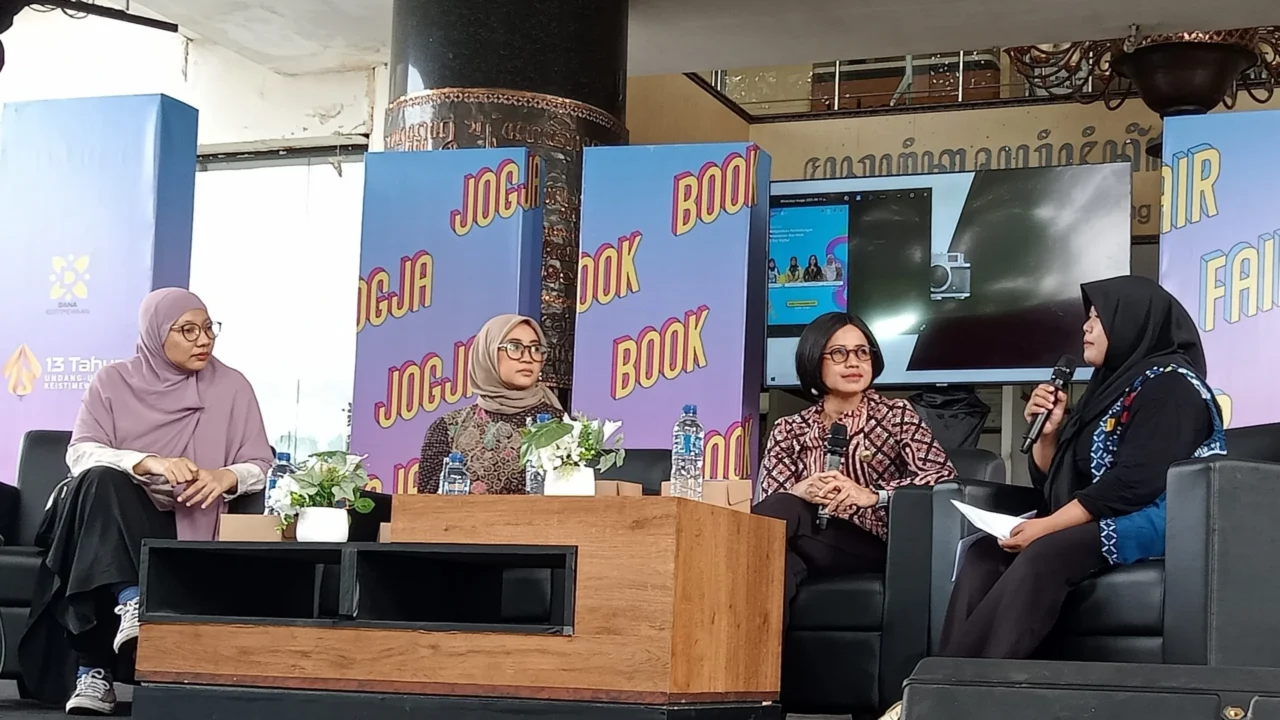 Mencari Jalan Terang untuk Anak di Tengah Keruhnya Realitas