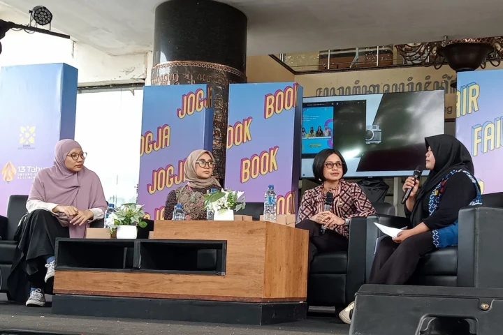 Mencari Jalan Terang untuk Anak di Tengah Keruhnya Realitas