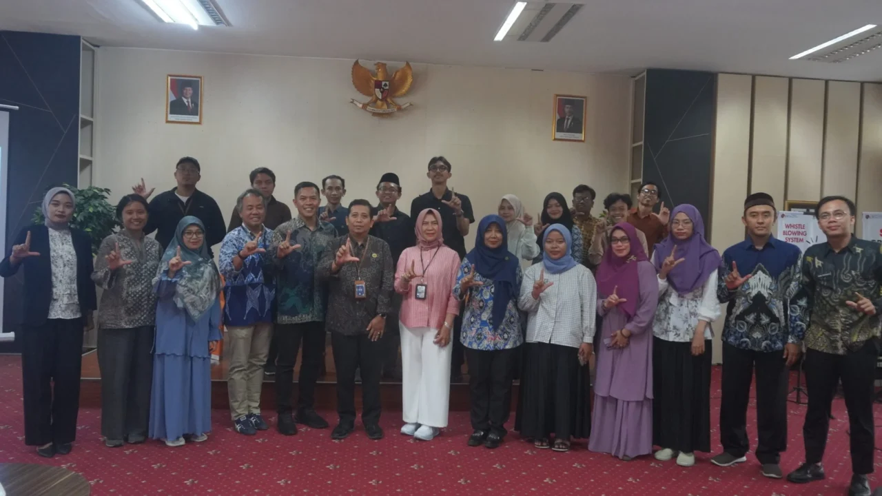 Menulis Sebuah Kerumitan yang Dihidupi Bersama