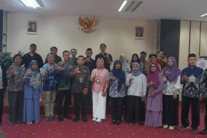 Menulis Sebuah Kerumitan yang Dihidupi Bersama