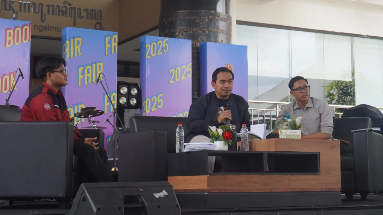Menyoal Rokok dalam Pusaran Politik-Ekonomi dan Sastra