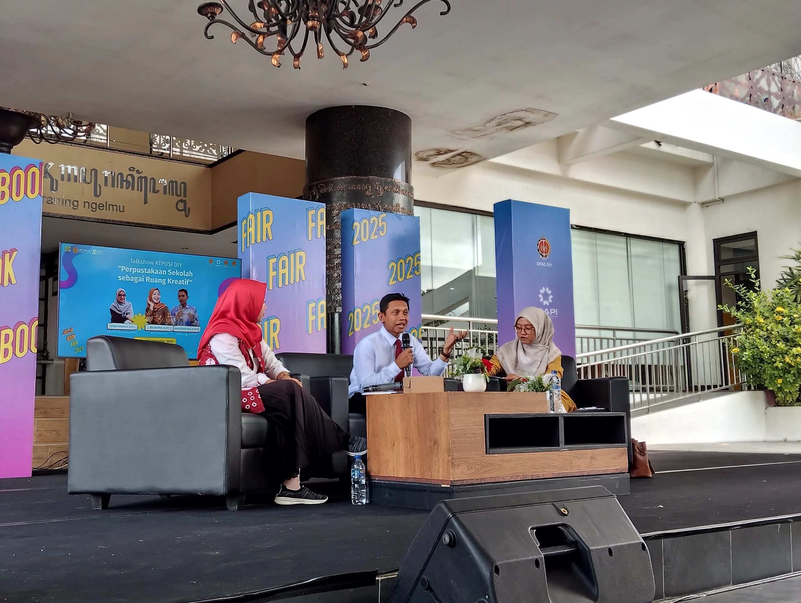 Perpustakaan dan “Kata-Kata yang Mendidih”
